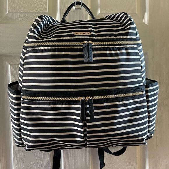 SKIP HOP FLATIRON DIAPER BACKPACK NYLON BLACK-WHITE WITH GOLD TONE HARDWARES - Picture 5 of 13